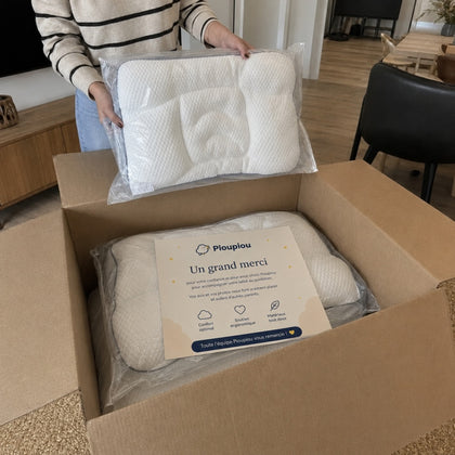 Unboxing de dos almohadas Pioupiou con su tarjeta