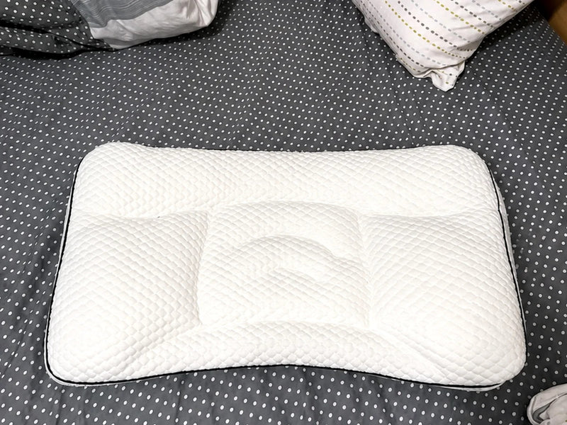 Foto de cliente: almohada Pioupiou sobre ropa de cama con lunares